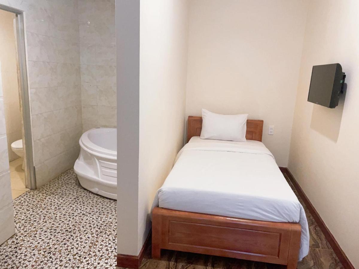 Hung Vuong Hotel Pleiku Extérieur photo
