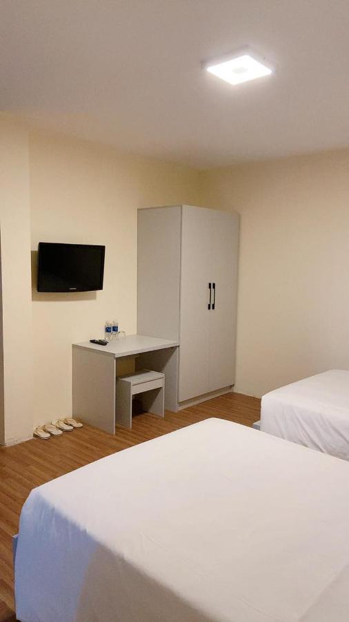Hung Vuong Hotel Pleiku Extérieur photo