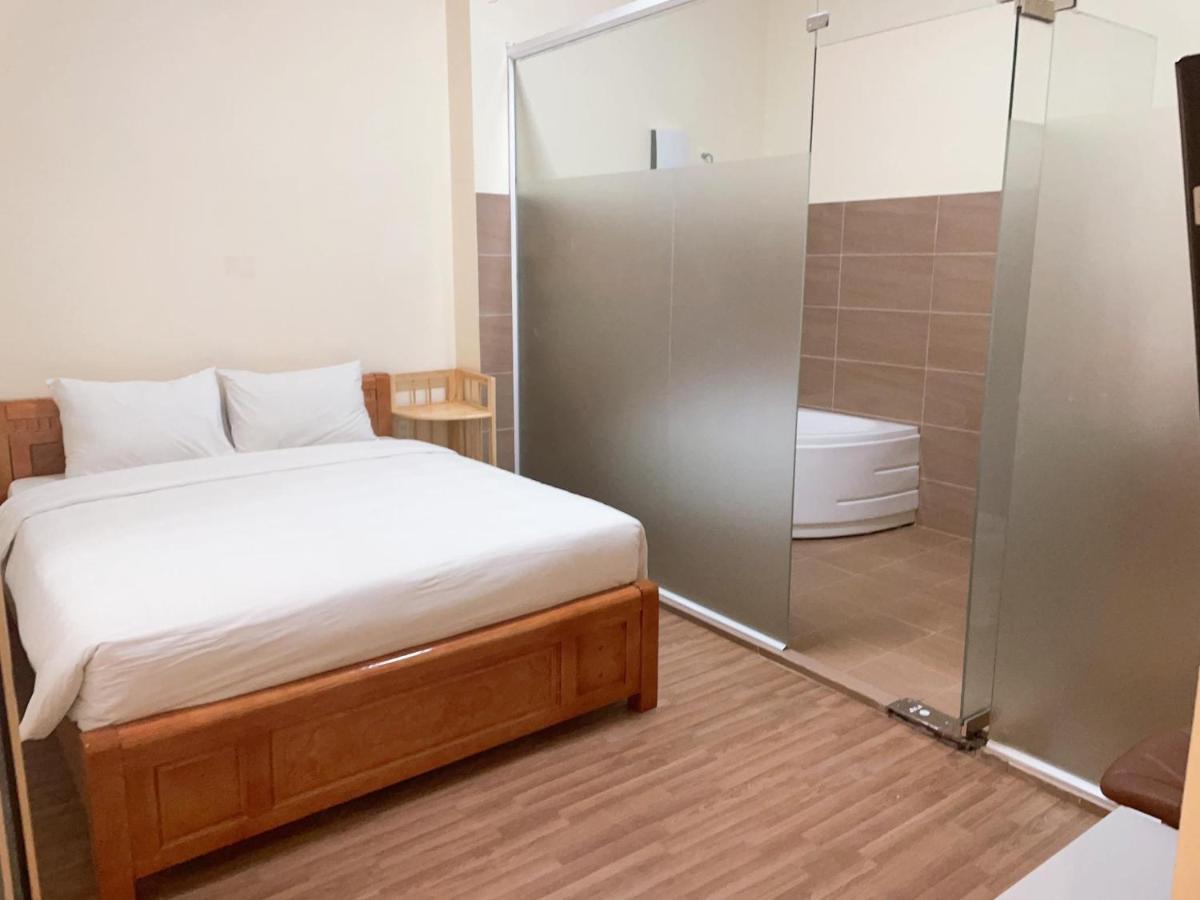 Hung Vuong Hotel Pleiku Extérieur photo