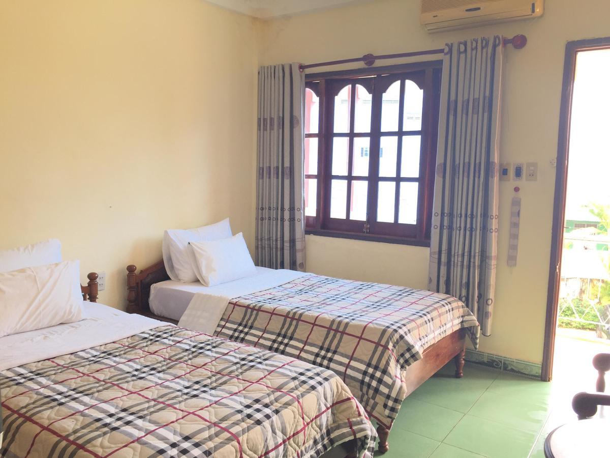 Hung Vuong Hotel Pleiku Extérieur photo